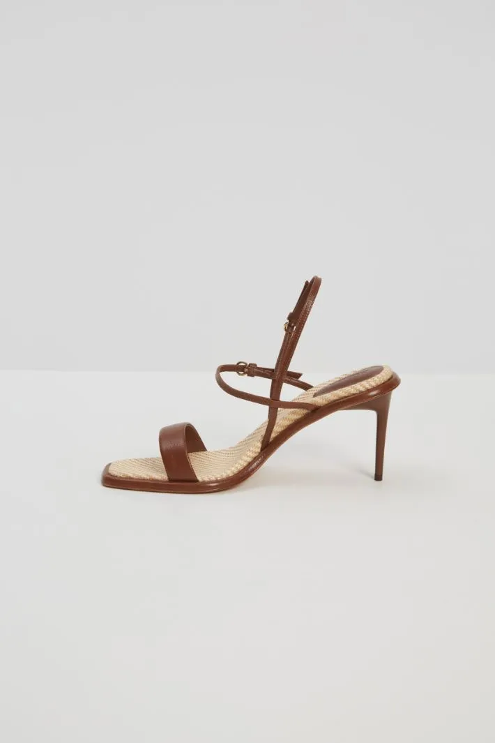 Sandali in pelle e rafia
